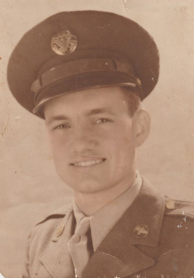 Kenneth Lee Snapp in U.S. Army Air Forces uniform